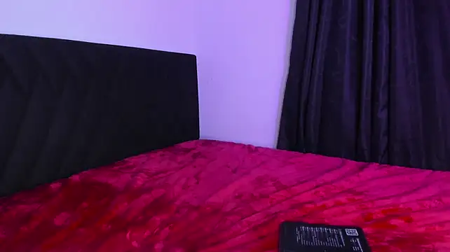 _shantal_smith stripchat live cam model