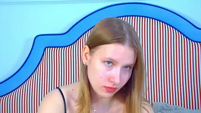 LiliLinn stripchat live cam model