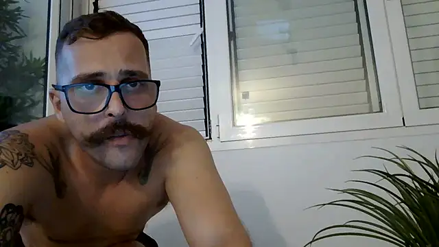 yanick931 stripchat live cam model