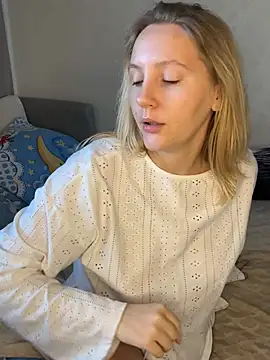 Ann_first_kiss stripchat live cam model