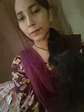 divya_140 stripchat live cam model
