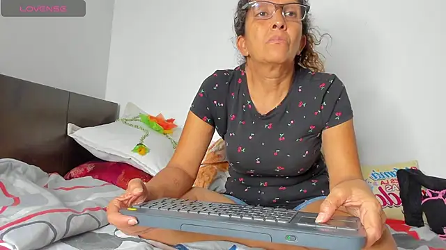 Keyla_Milf stripchat live cam model