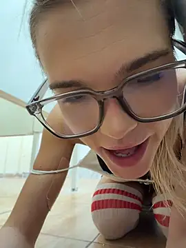 Nicoleevien stripchat live cam model