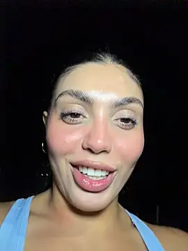 zui_lu stripchat live cam model