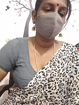 Tamil_Meera12 stripchat live cam model