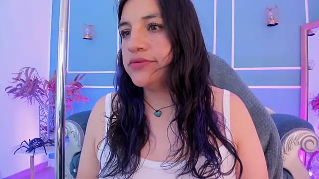 TaraTaylorr stripchat live cam model