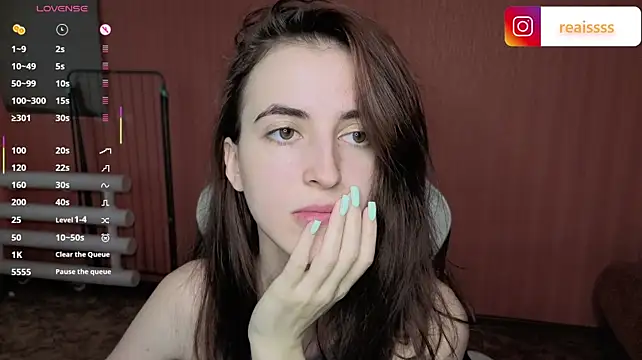 reaissss stripchat live cam model