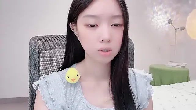 Yoyo33355 stripchat live cam model
