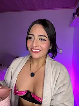 NandaVixen stripchat live cam model