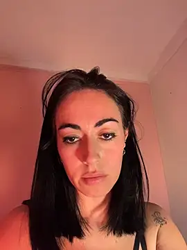 BrattyYanii stripchat live cam model