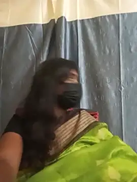 Keerthi_143 stripchat live cam model