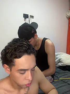 Yoskingg_moisest stripchat live cam model