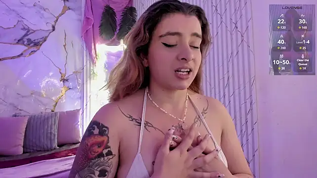 Naomy_tay1 stripchat live cam model