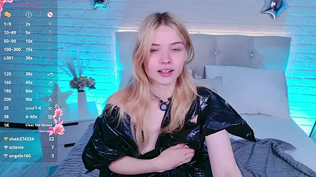 ChloeWells stripchat live cam model