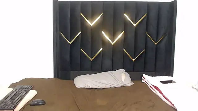 EbonyPoisonCunt stripchat live cam model