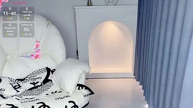 UcUiiy stripchat live cam model