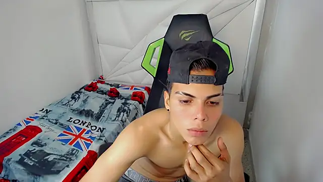 RyanFlirty stripchat live cam model