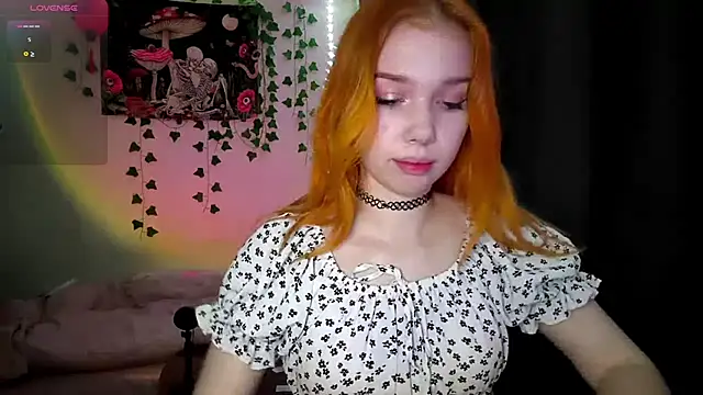 RedAriana stripchat live cam model