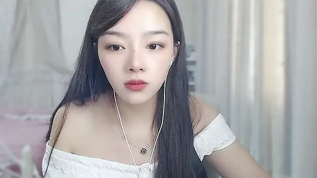 Romy-sweet stripchat live cam model