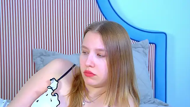 LiliLinn stripchat live cam model