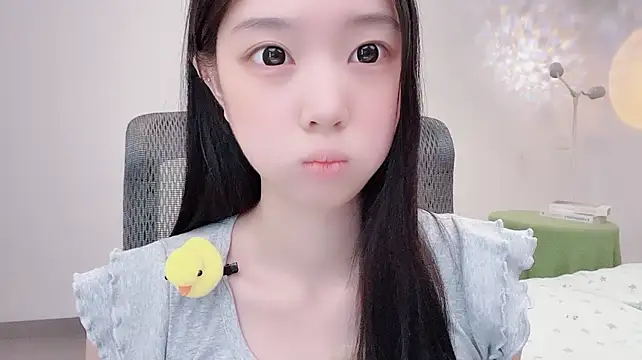 Yoyo33355 stripchat live cam model