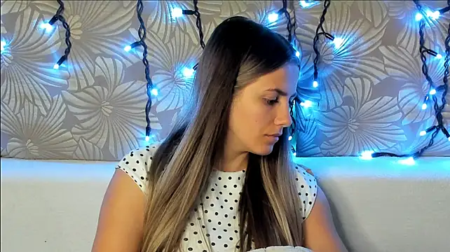 MaggieCake stripchat live cam model