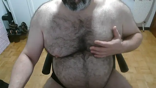mikeyhotbear stripchat live cam model