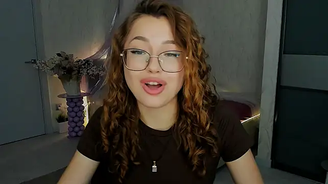 SereneFlame stripchat live cam model