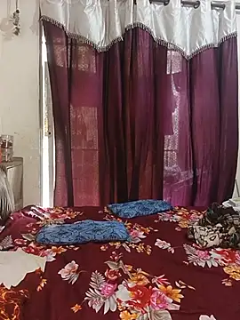 MEERAcle stripchat live cam model
