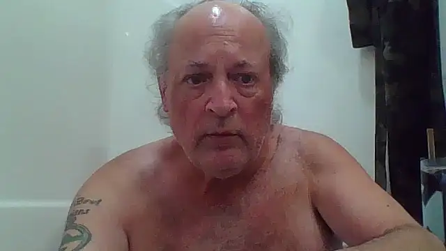 Skippy2420 stripchat live cam model