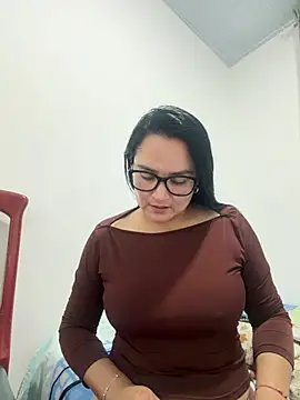 Rous69- stripchat live cam model