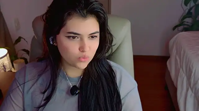 Nannicutee stripchat live cam model