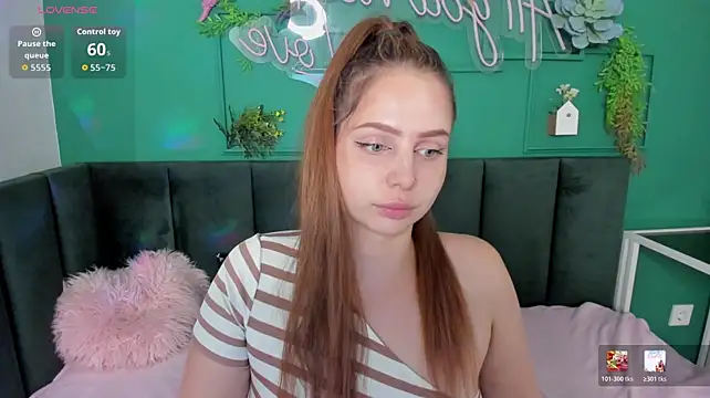 ReneeBlair stripchat live cam model