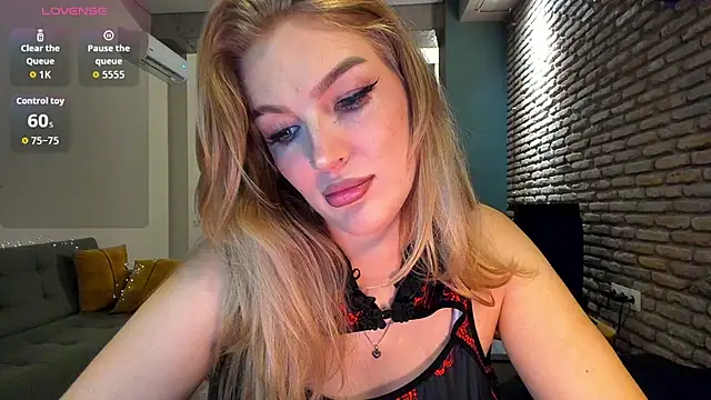 fifteenpoem stripchat live cam model