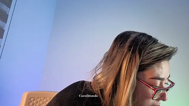 Carolblonde stripchat live cam model