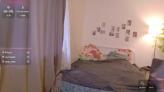 KikiMoor stripchat live cam model