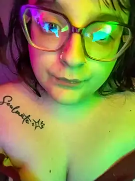 daphneev stripchat live cam model