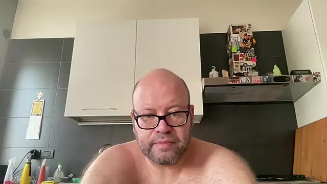 theitalianbear stripchat live cam model