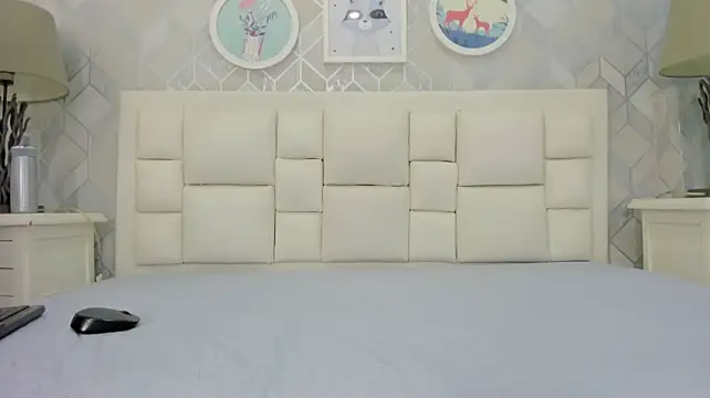 naia_cox stripchat live cam model