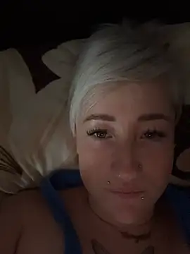 Bigboobiegirl90 stripchat live cam model