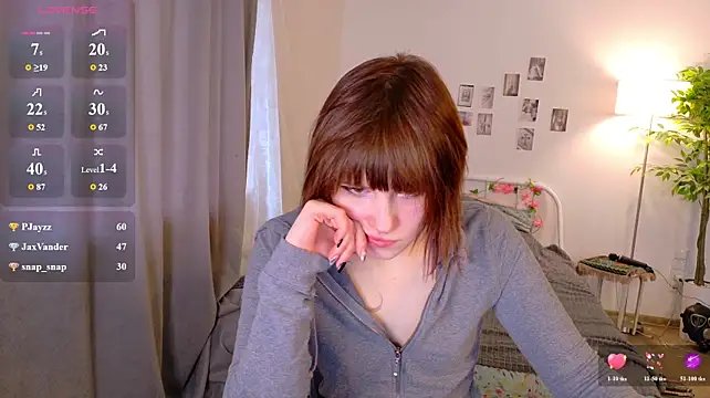 KikiMoor stripchat live cam model