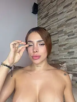 CiaraMorettii stripchat live cam model
