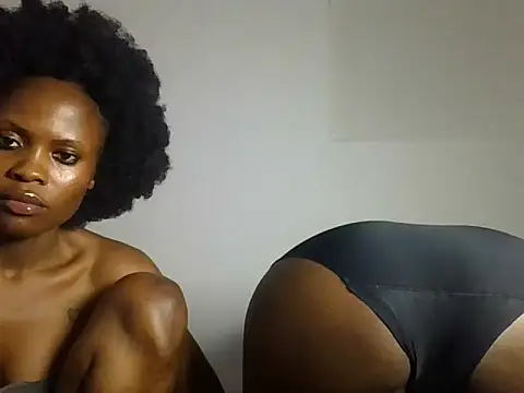 Candysleek_petite stripchat live cam model