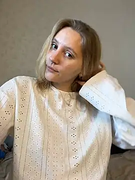 Ann_first_kiss stripchat live cam model