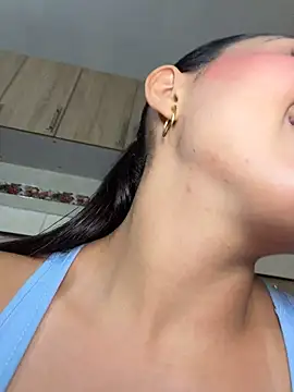 zui_lu stripchat live cam model