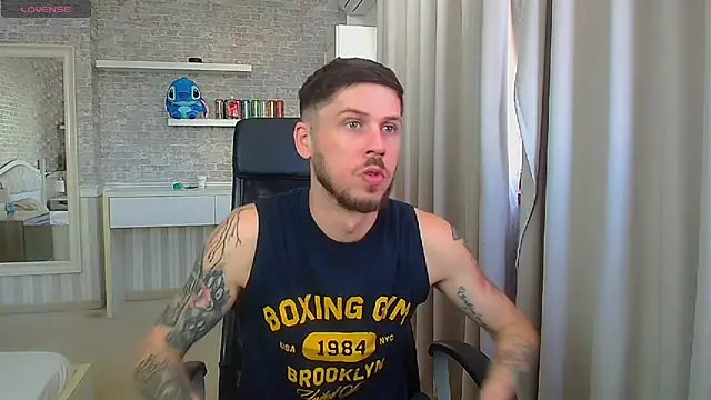 JonahShaw stripchat live cam model