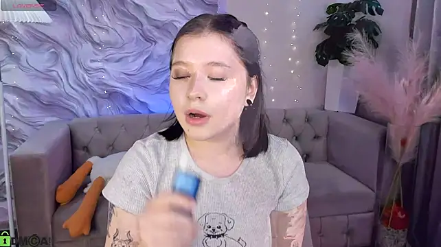 Kylie-Voss stripchat live cam model