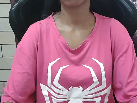 Mayra4U stripchat live cam model