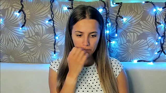 MaggieCake stripchat live cam model