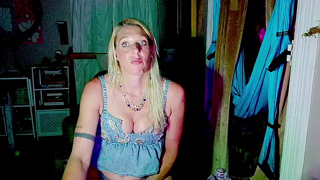 Glamazing stripchat live cam model